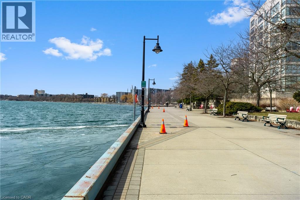 #214 2267 LAKE SHORE Boulevard W - 34