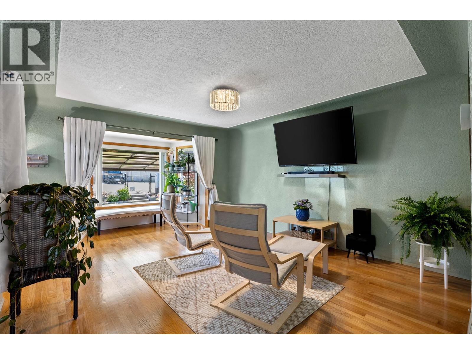 760 MUNRO Street - 6