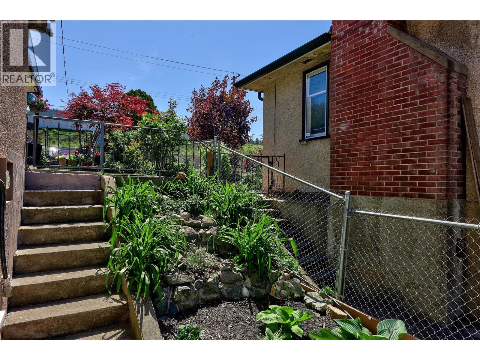 760 MUNRO Street - 38
