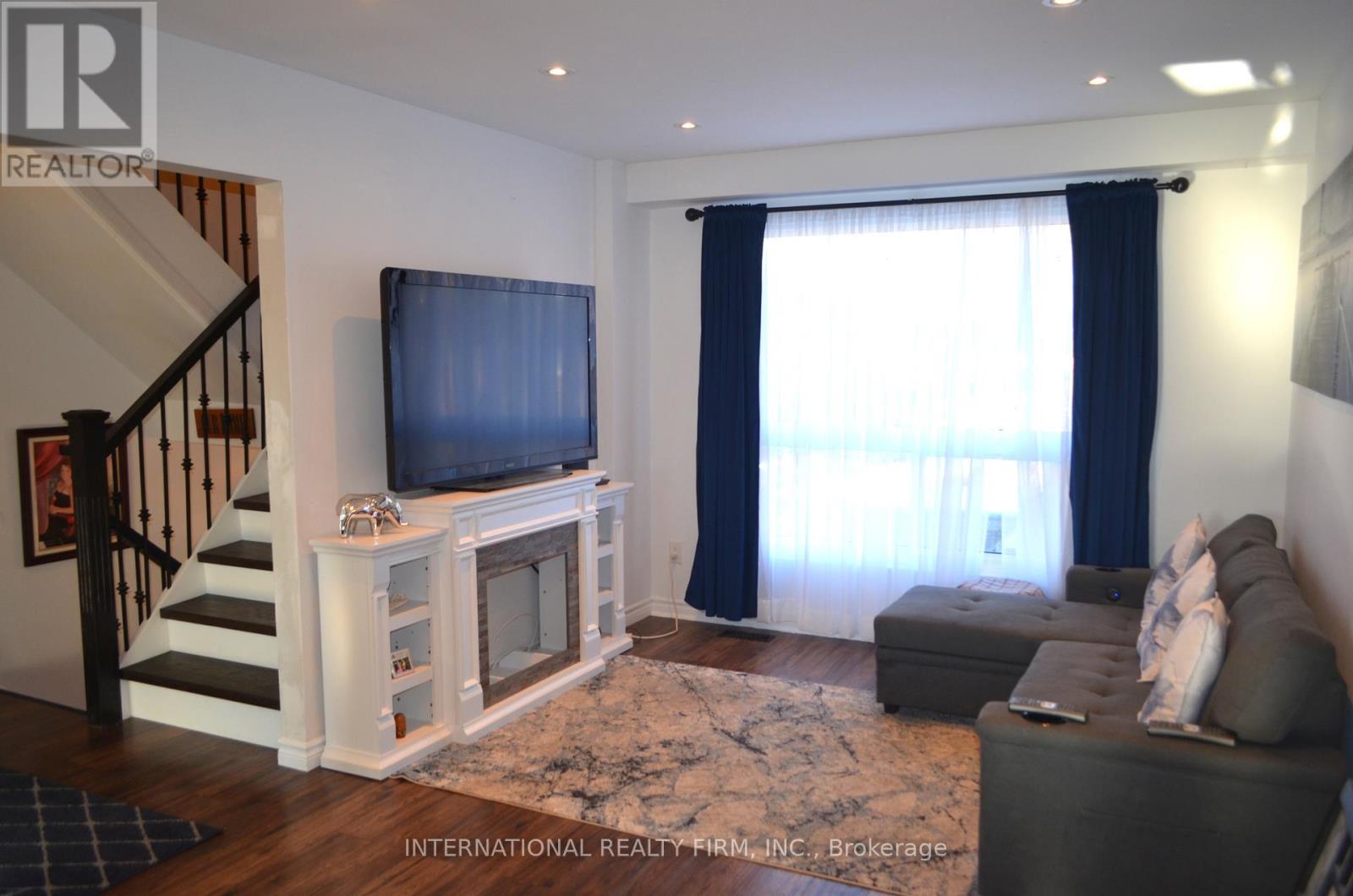 #15 222 PEARSON STREET - 5