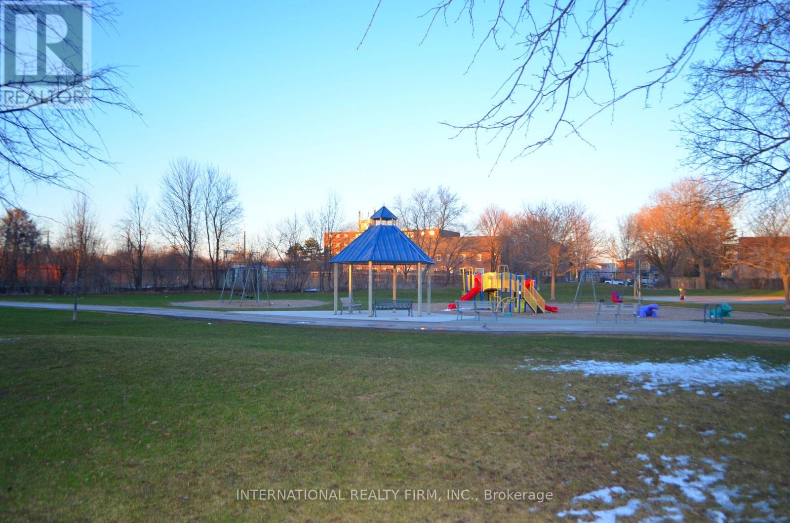 #15 222 PEARSON STREET - 21