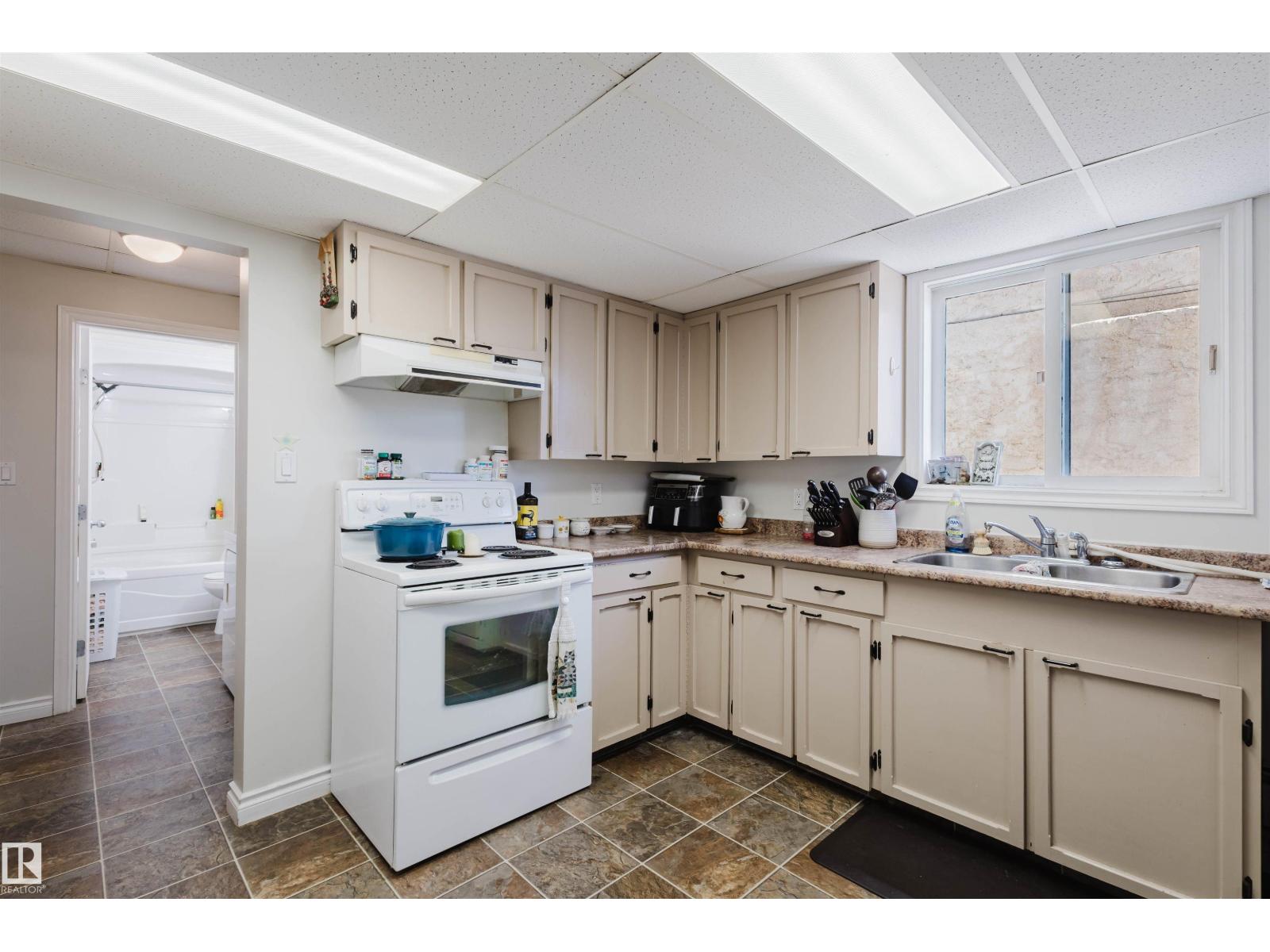 10831 80 AV NW, Edmonton
