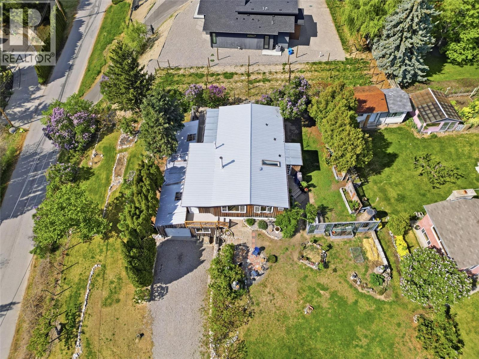 905 Lower Debeck Road - 2