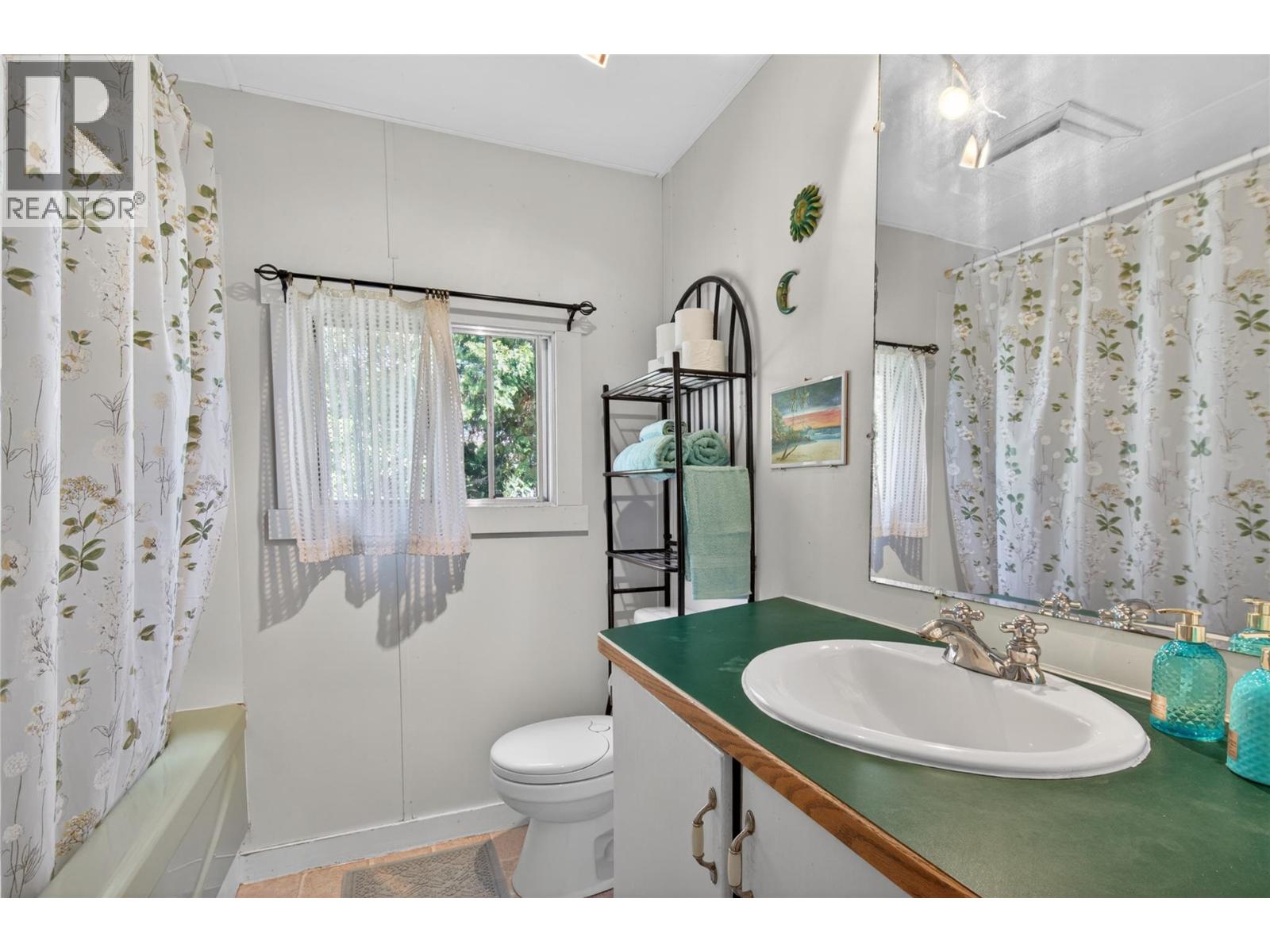 905 Lower Debeck Road, Naramata