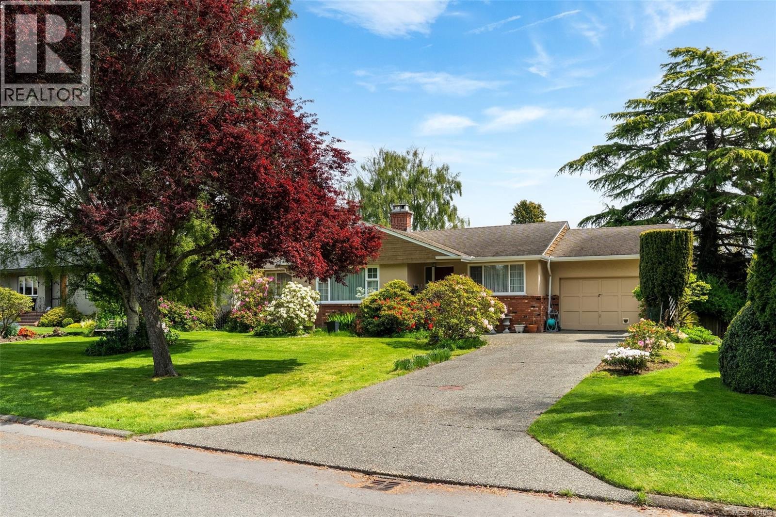  2807 Dunlevy Street, Oak Bay