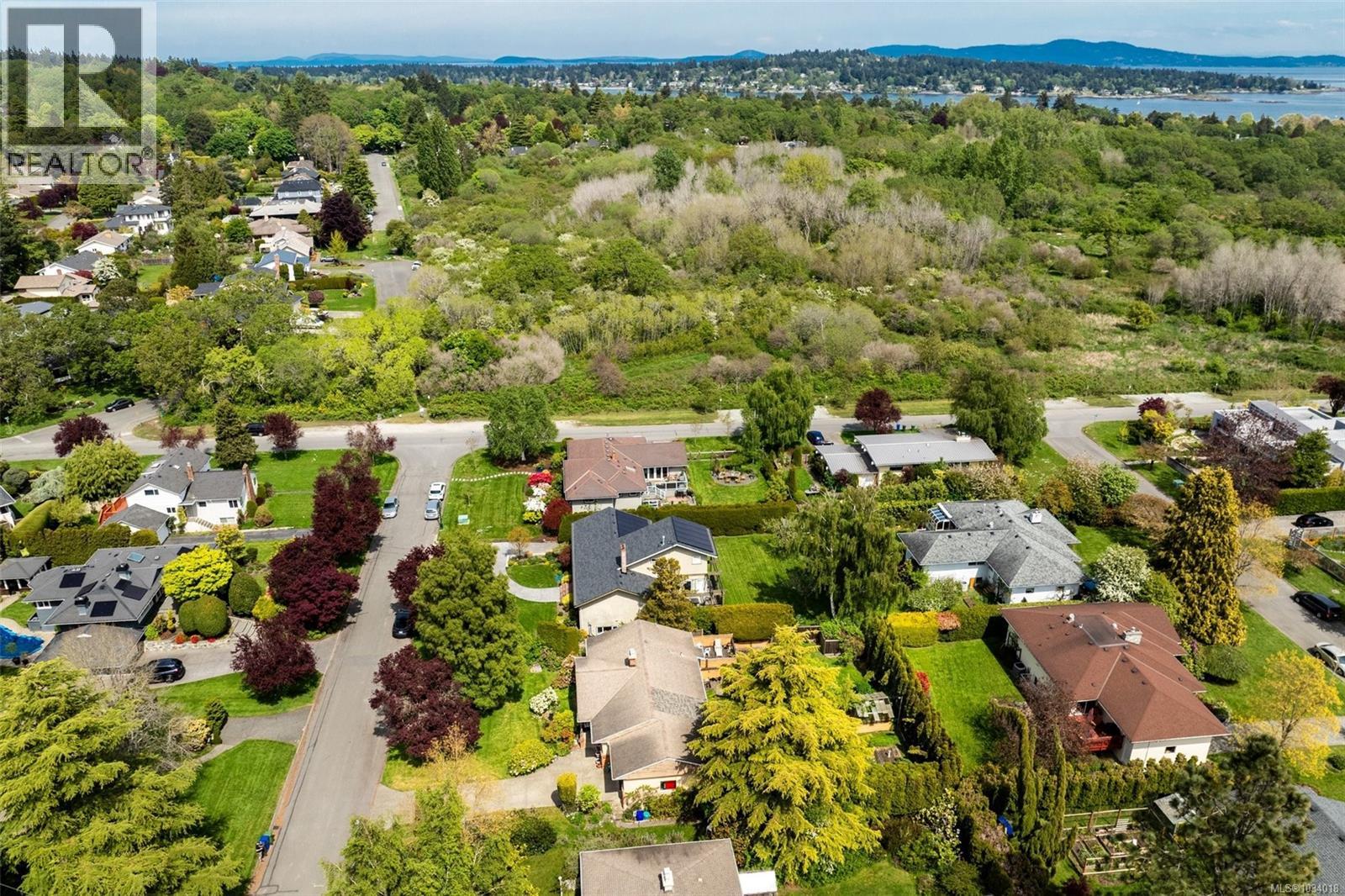  2807 Dunlevy Street, Oak Bay