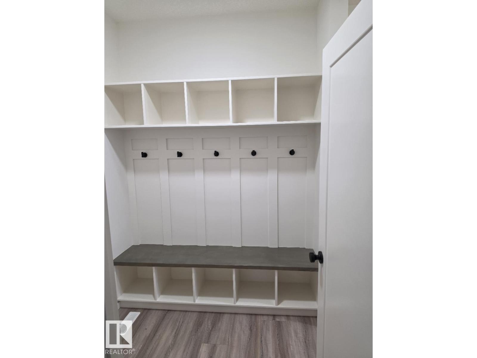 7706 174A AV NW, Edmonton