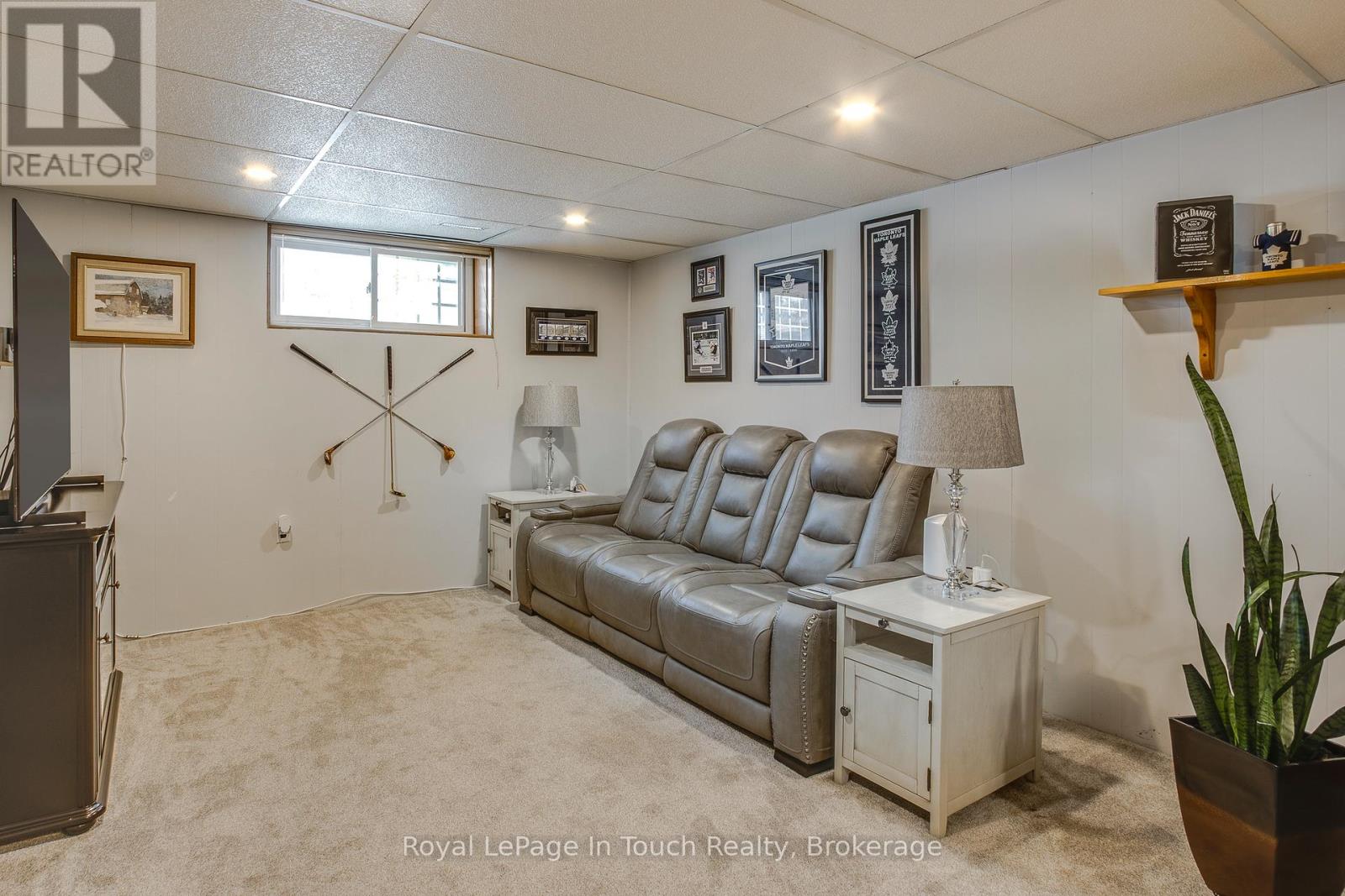 #4 233 INNISFIL STREET - 22