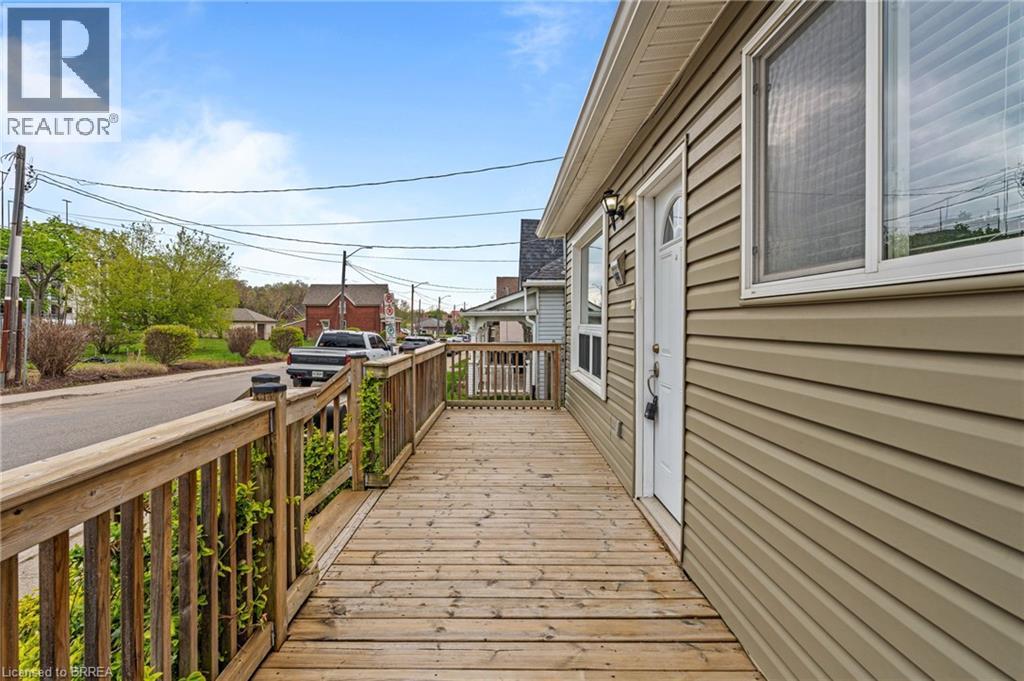 44 LAWRENCE Street, Brantford, Ontario, N3R1A7 — Photo 4