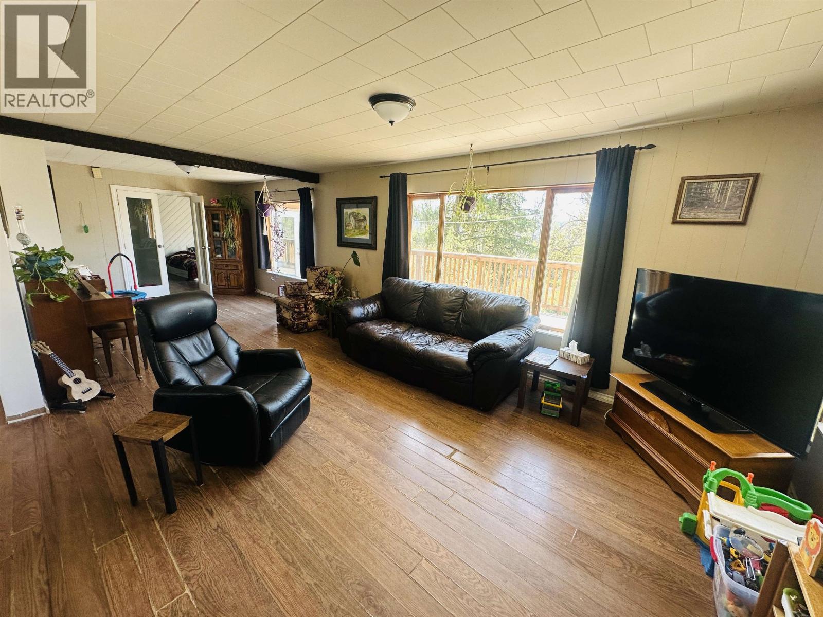 2500 BENNETT ROAD - 20
