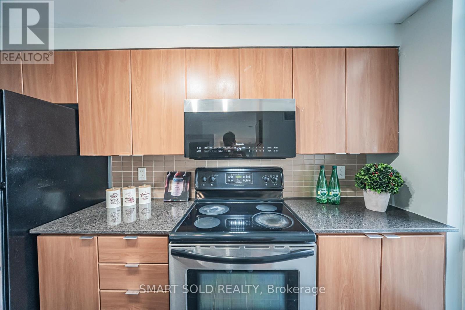 #2606 11 BRUNEL COURT - 21