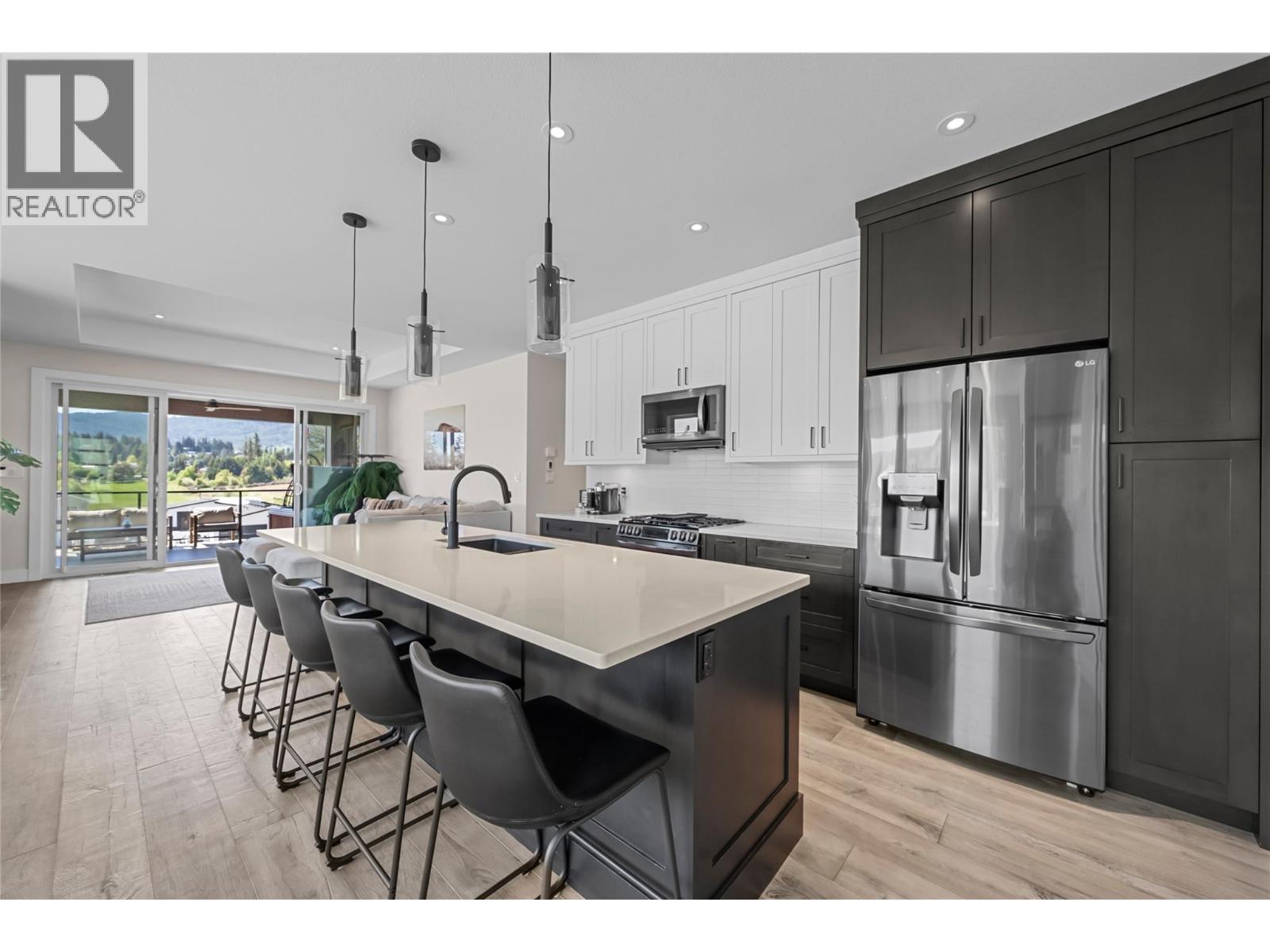 3456 18 Avenue NE - 10