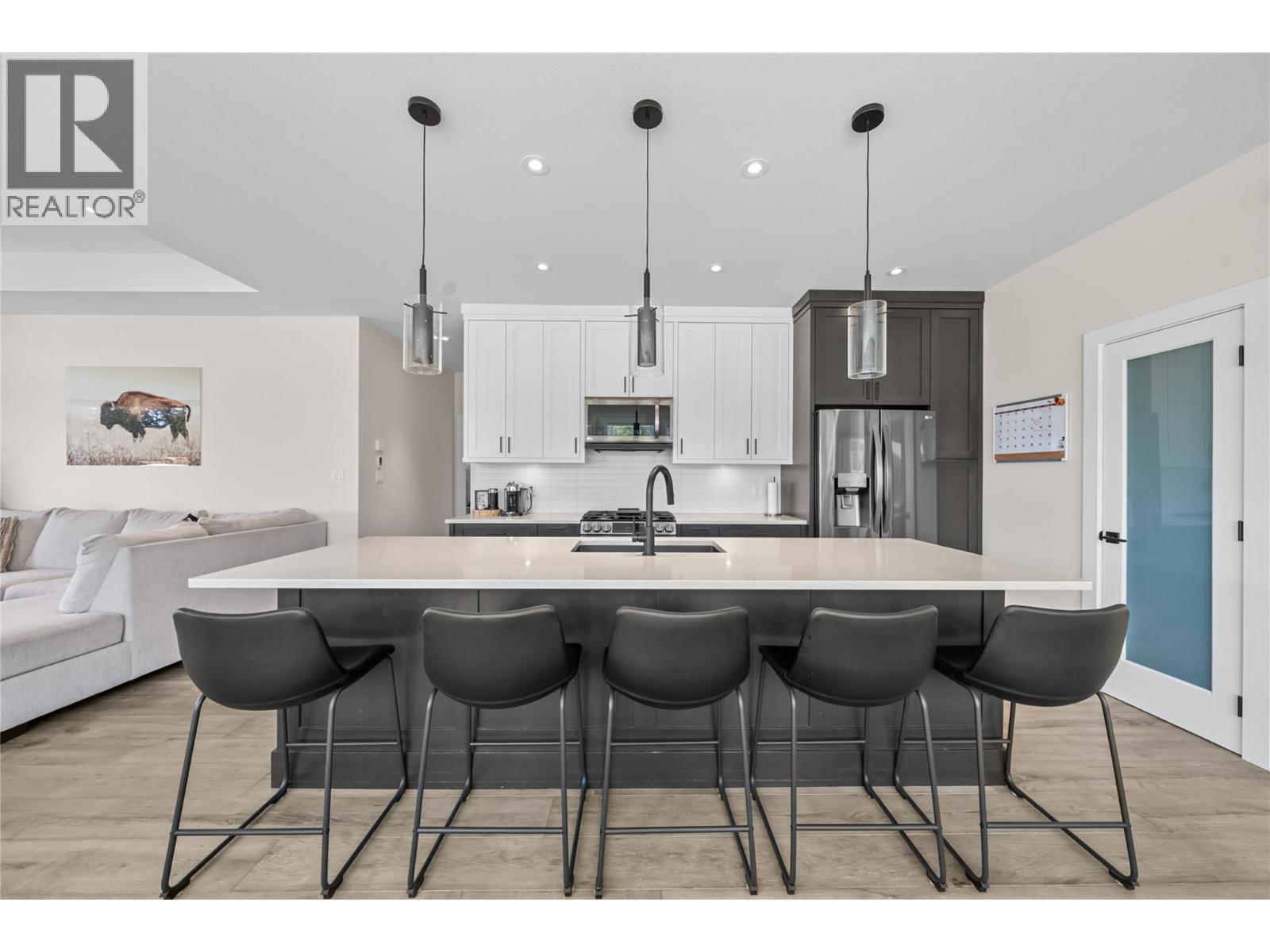 3456 18 Avenue NE - 11