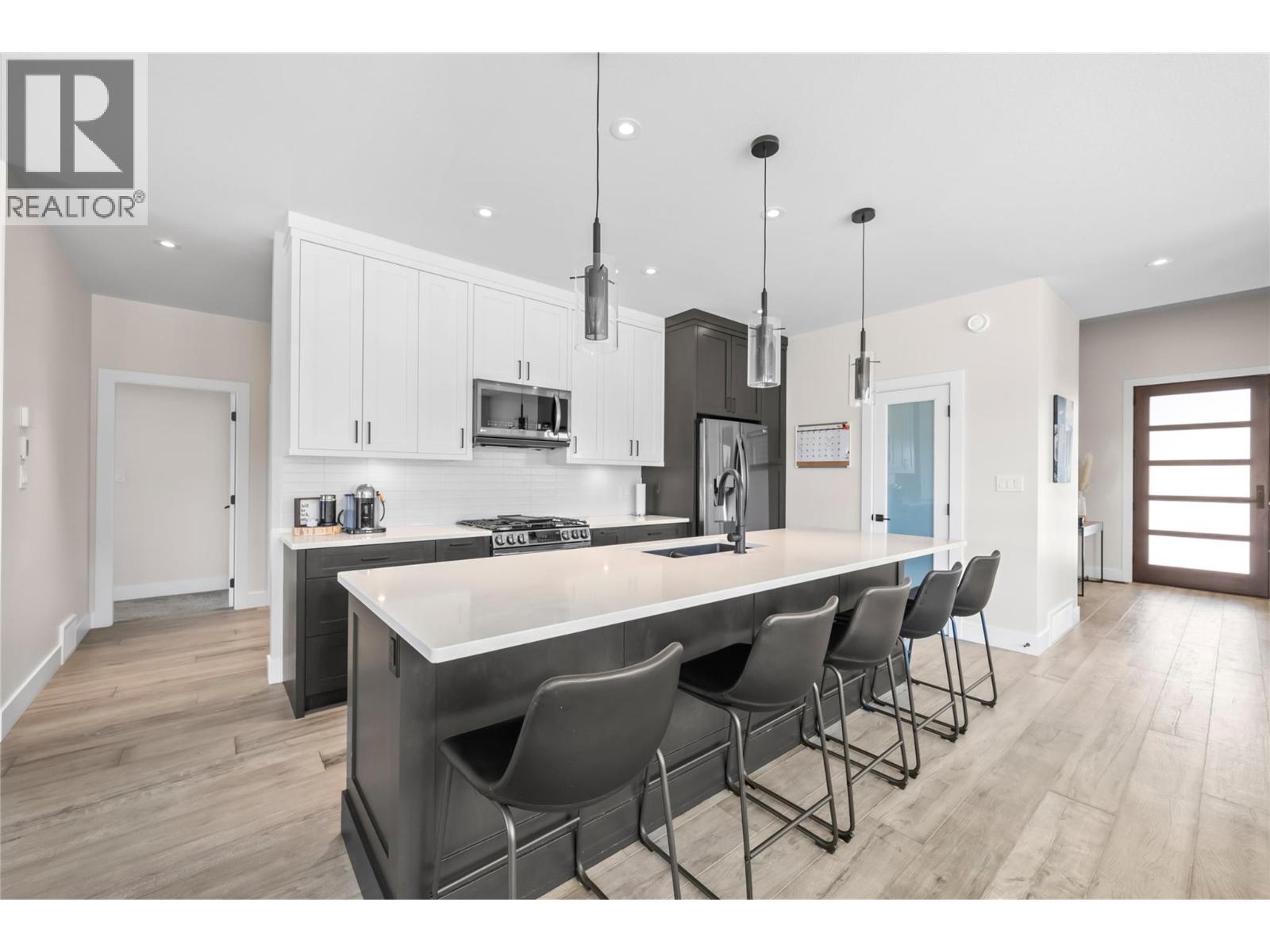 3456 18 Avenue NE - 12
