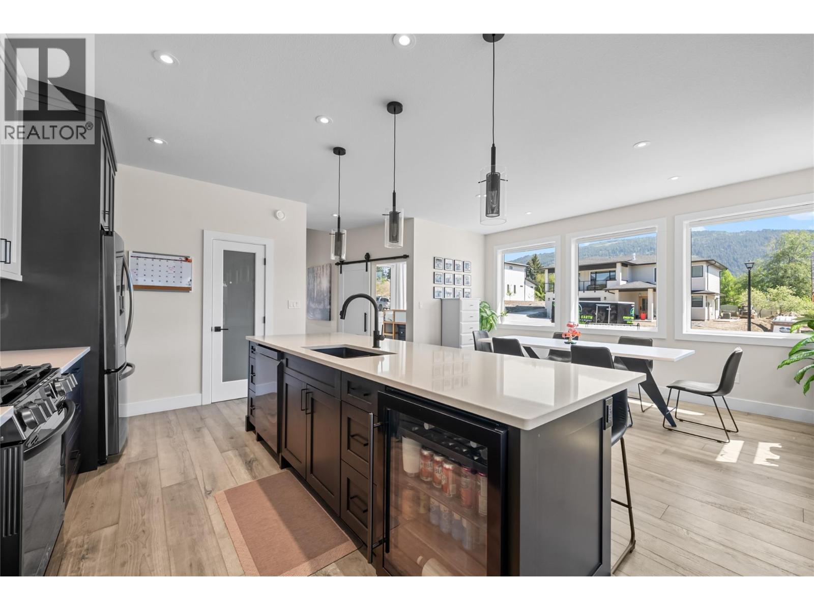 3456 18 Avenue NE - 13