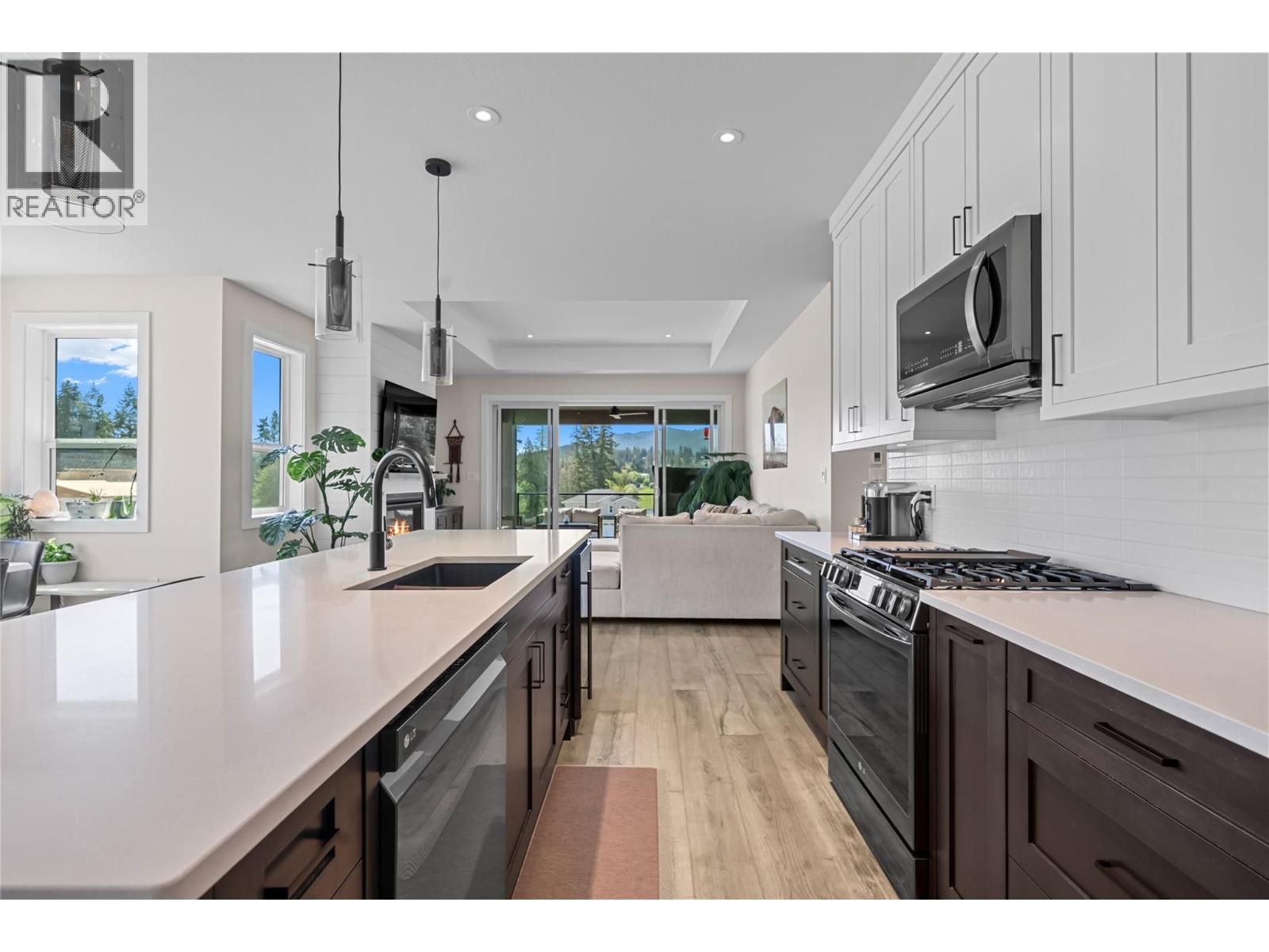 3456 18 Avenue NE - 14
