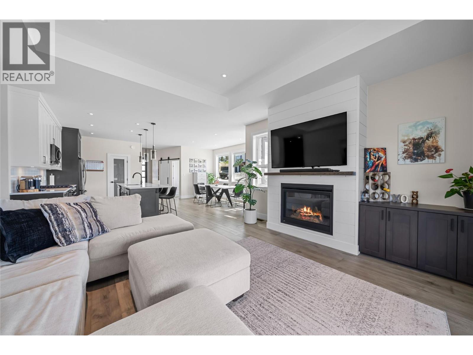 3456 18 Avenue NE - 17