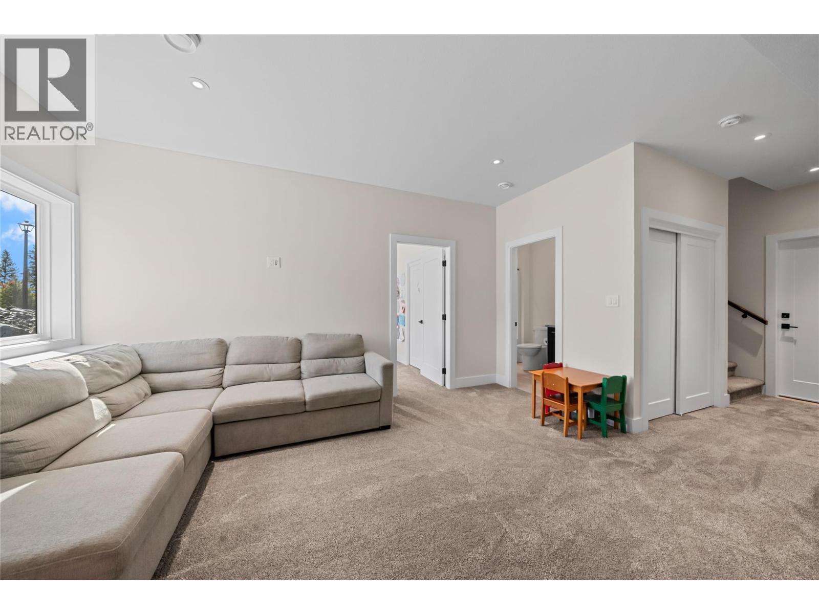 3456 18 Avenue NE - 37