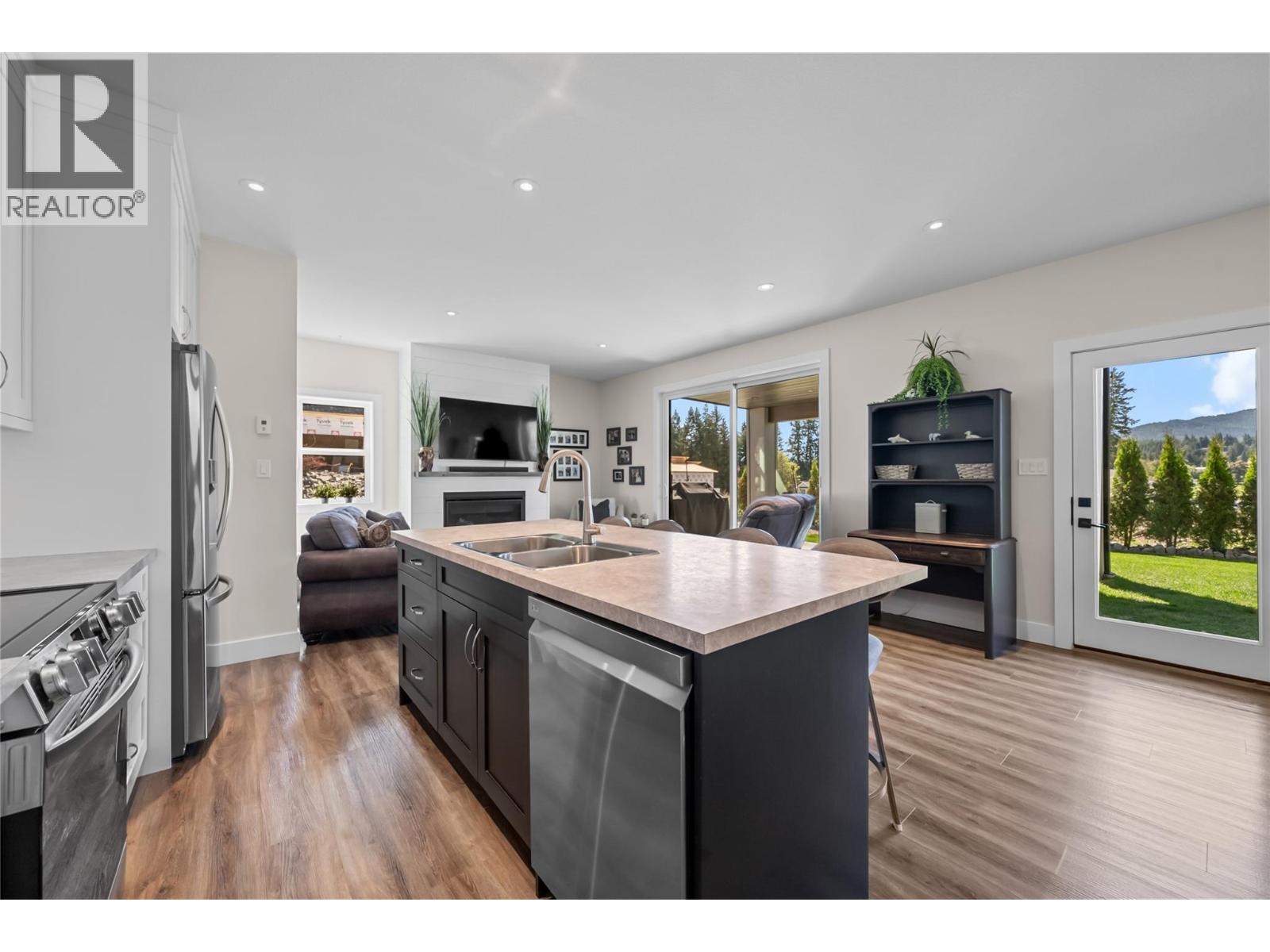3456 18 Avenue NE - 43