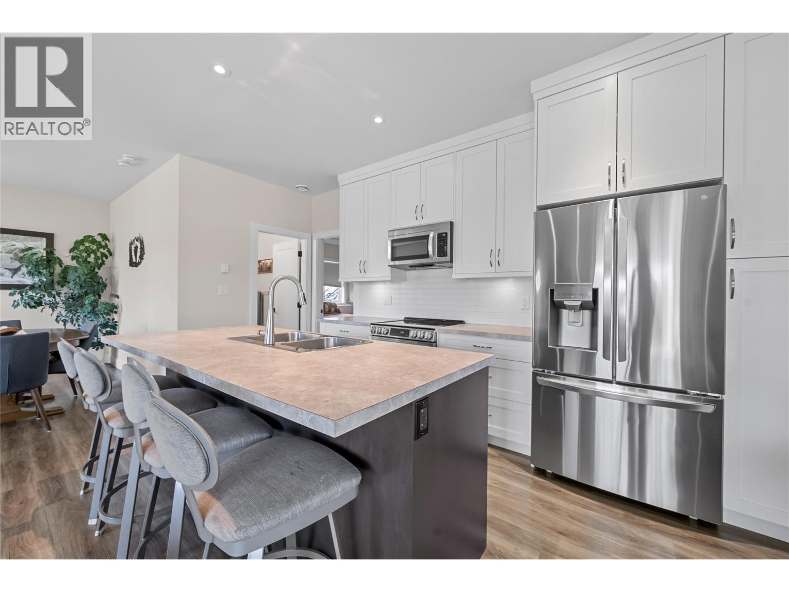3456 18 Avenue NE - 45