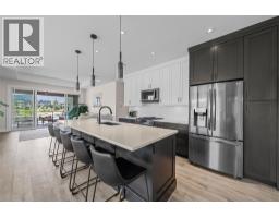 Full bathroom - 3456 18 Avenue Ne, Salmon Arm, BC V1E1M9 Photo 10