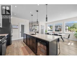 Kitchen - 3456 18 Avenue Ne, Salmon Arm, BC V1E1M9 Photo 13