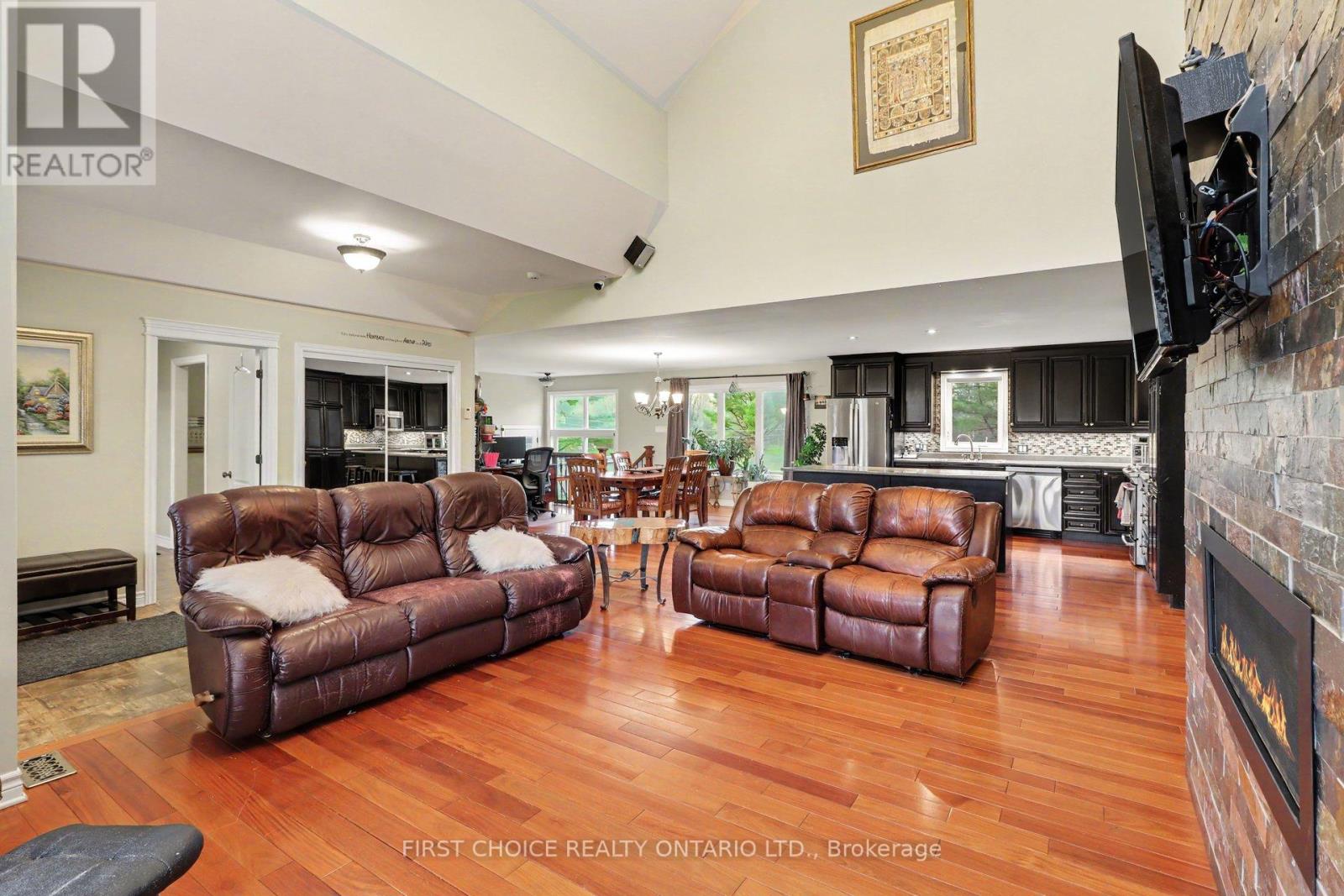 200 HUGHSON PLACE - 6