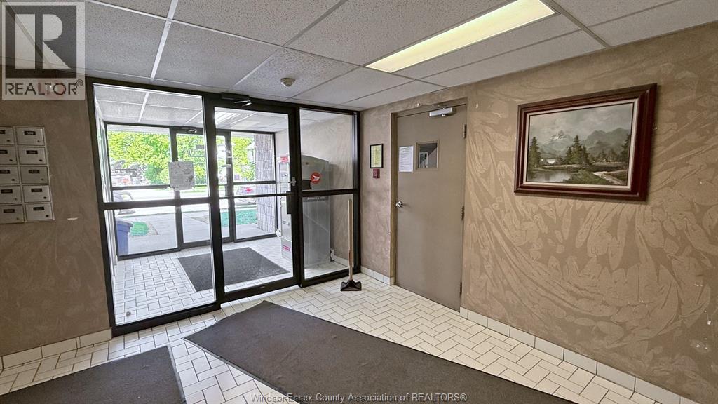 3355 SANDWICH STREET Unit# 304, Windsor, Ontario, N9C1B2 — Photo 3