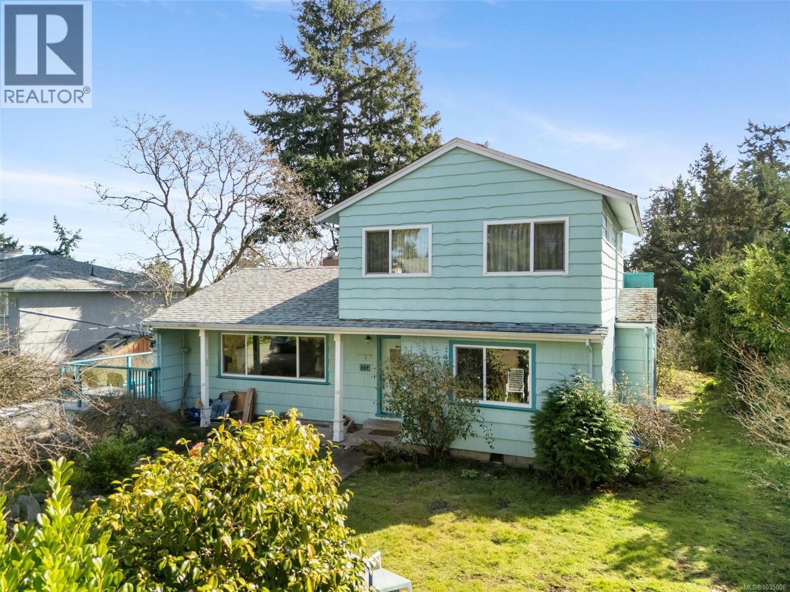  227 Suzanne Place, View Royal