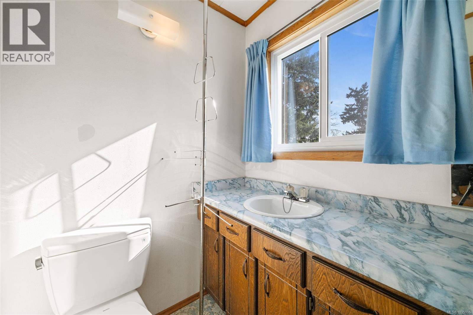  227 Suzanne Place, View Royal