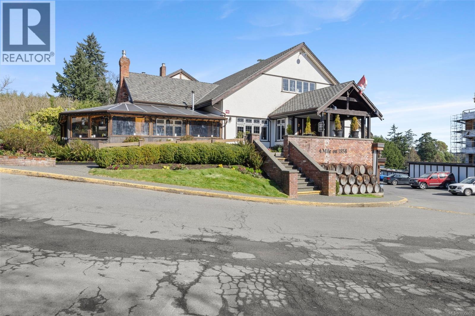  227 Suzanne Place, View Royal