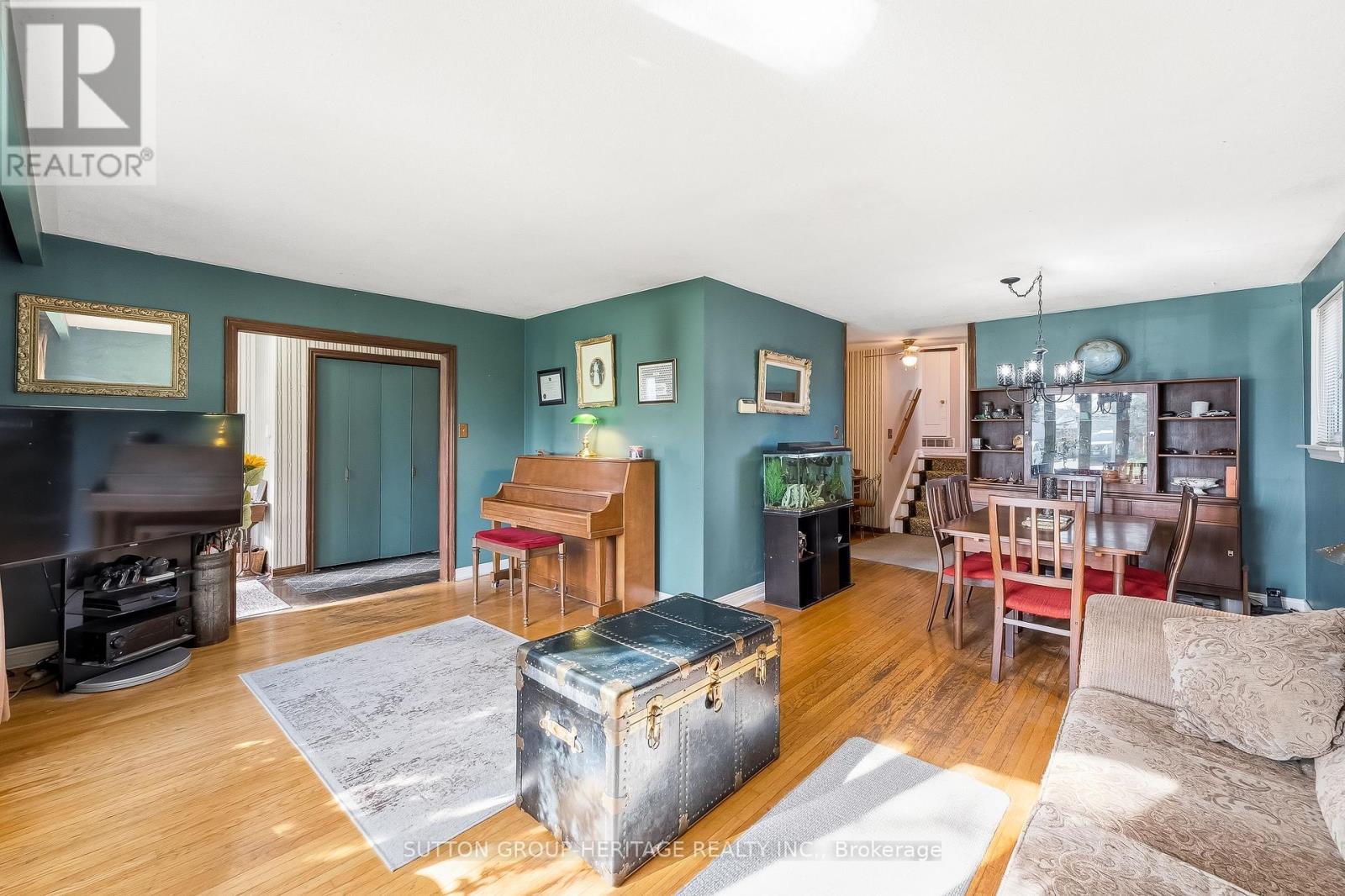 35 ALBERY CRESCENT - 6
