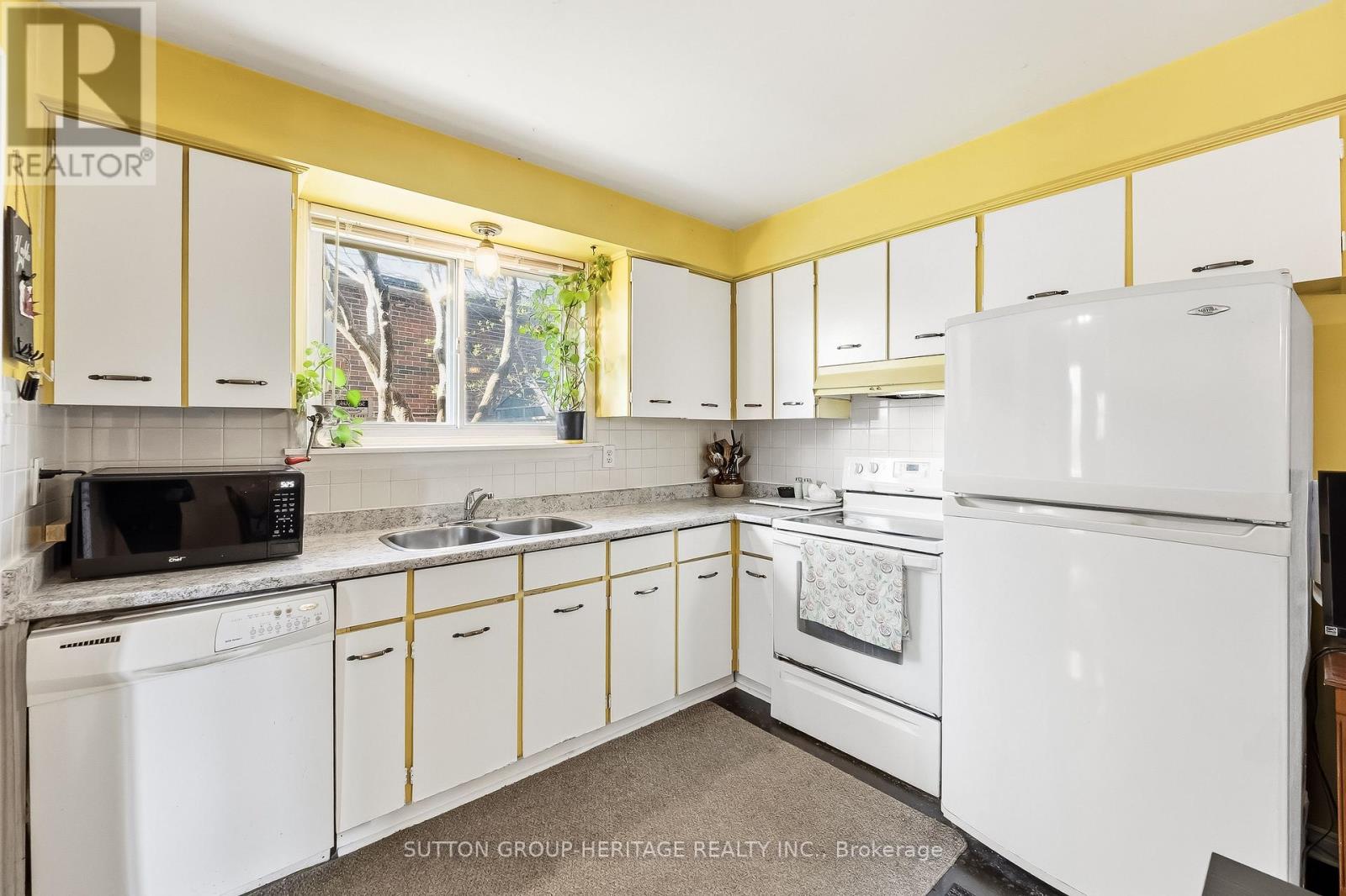 35 ALBERY CRESCENT - 9