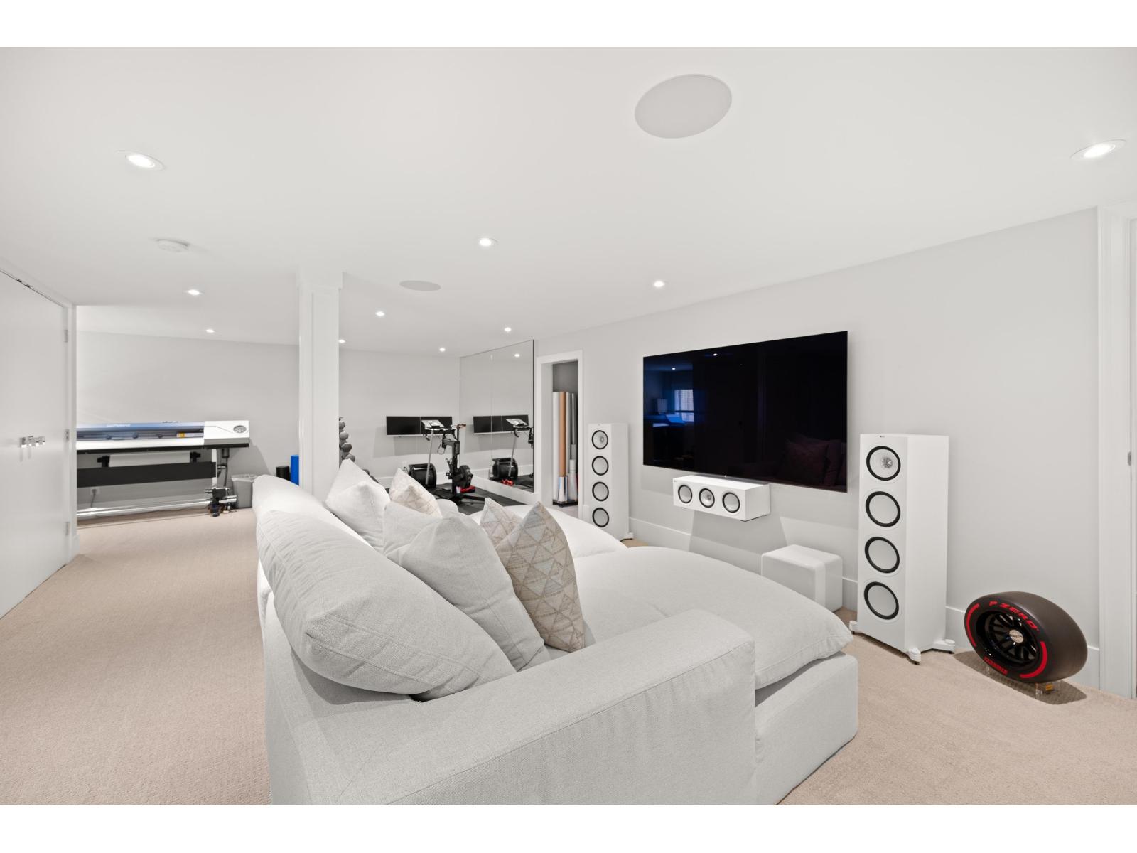 House in Surrey - Image 30