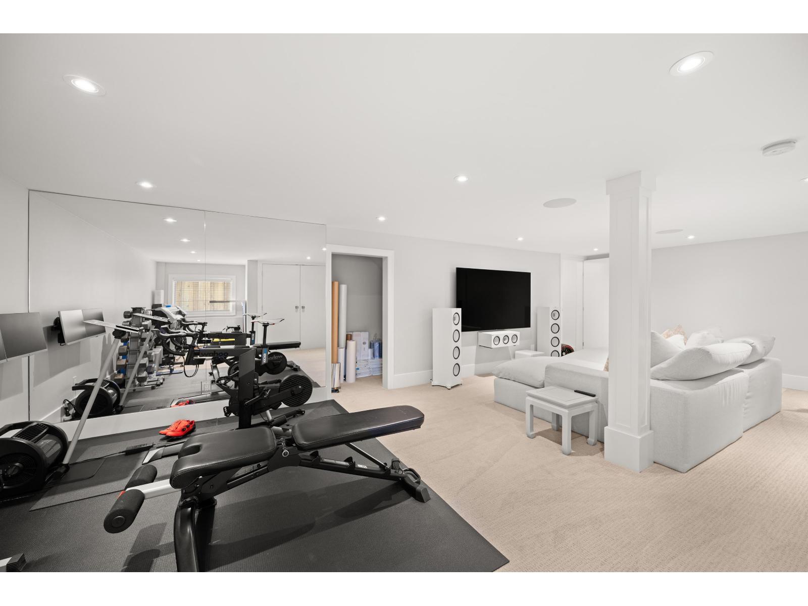 House in Surrey - Image 31