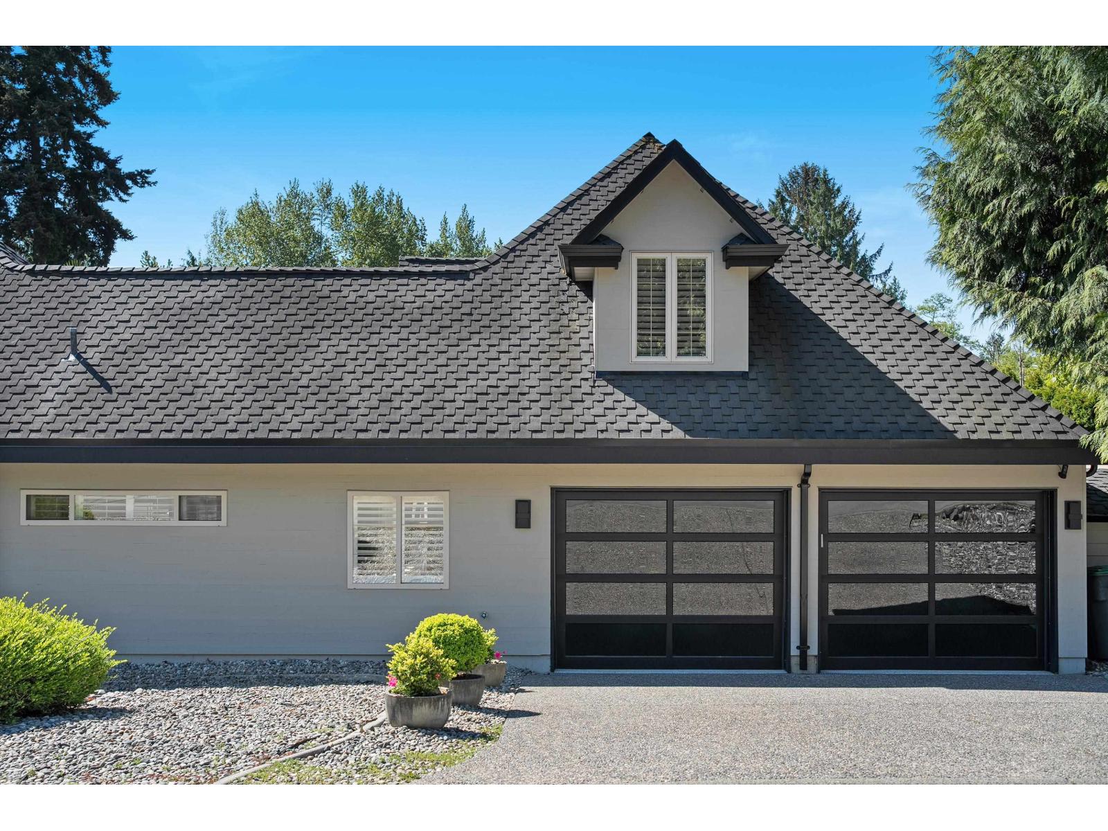 House in Surrey - Image 35
