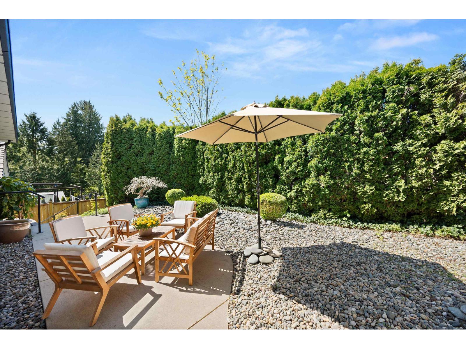 House in Surrey - Image 34