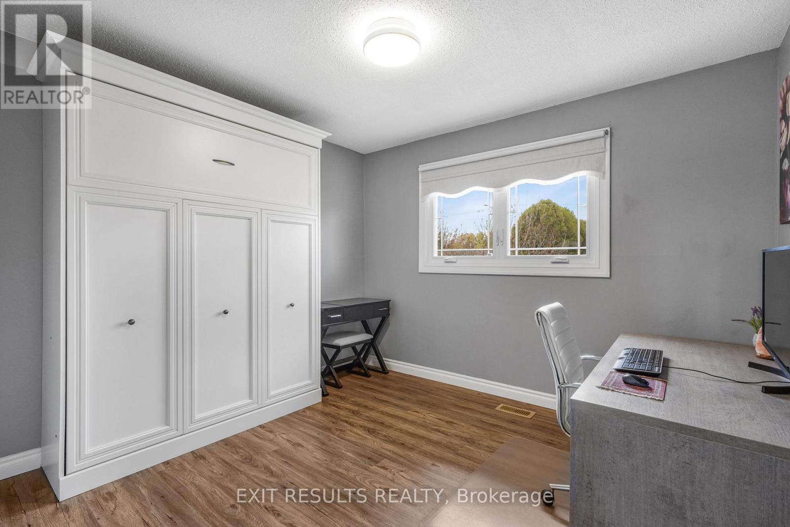 20 MANITOU STREET - 11