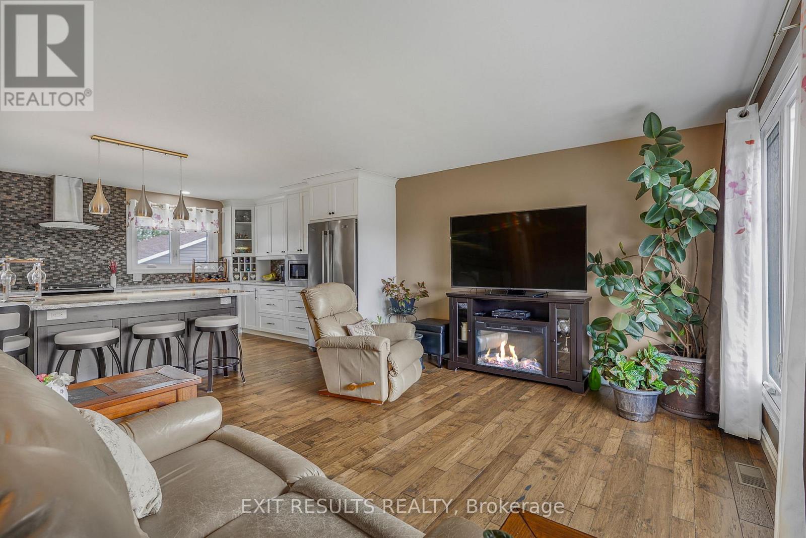 20 MANITOU STREET - 6