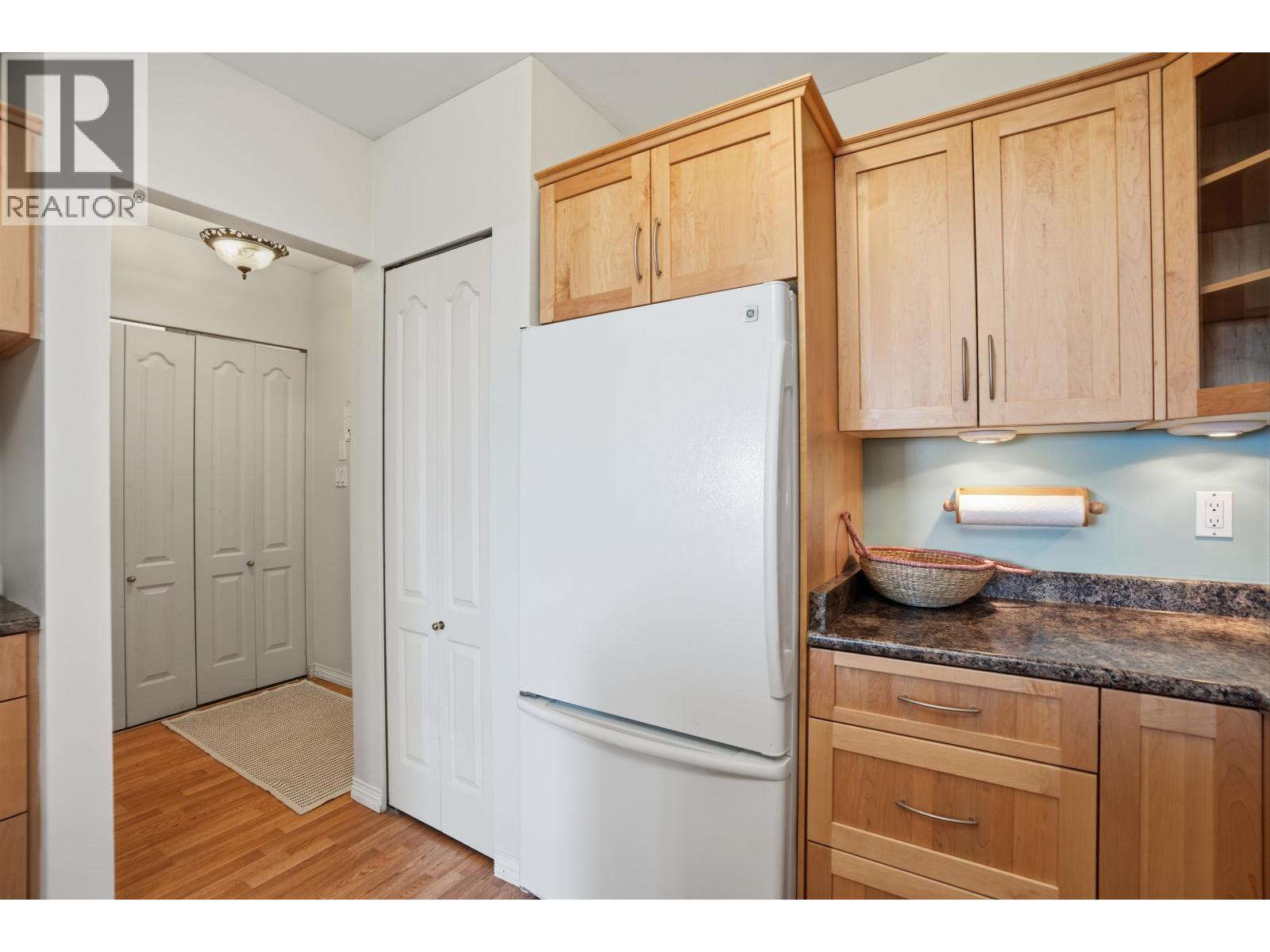 302 5780 TRAIL AVENUE, Sechelt