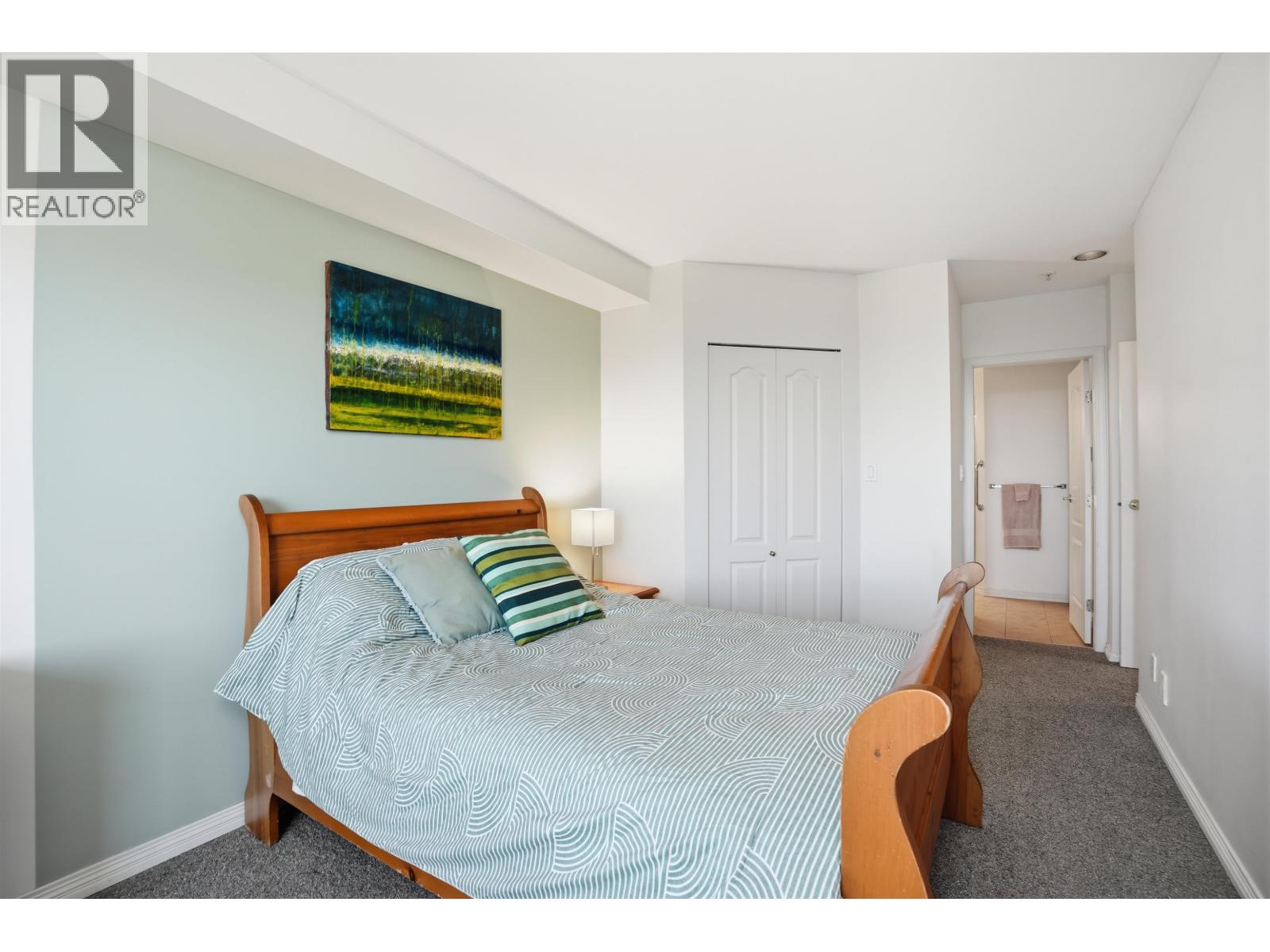 302 5780 TRAIL AVENUE, Sechelt