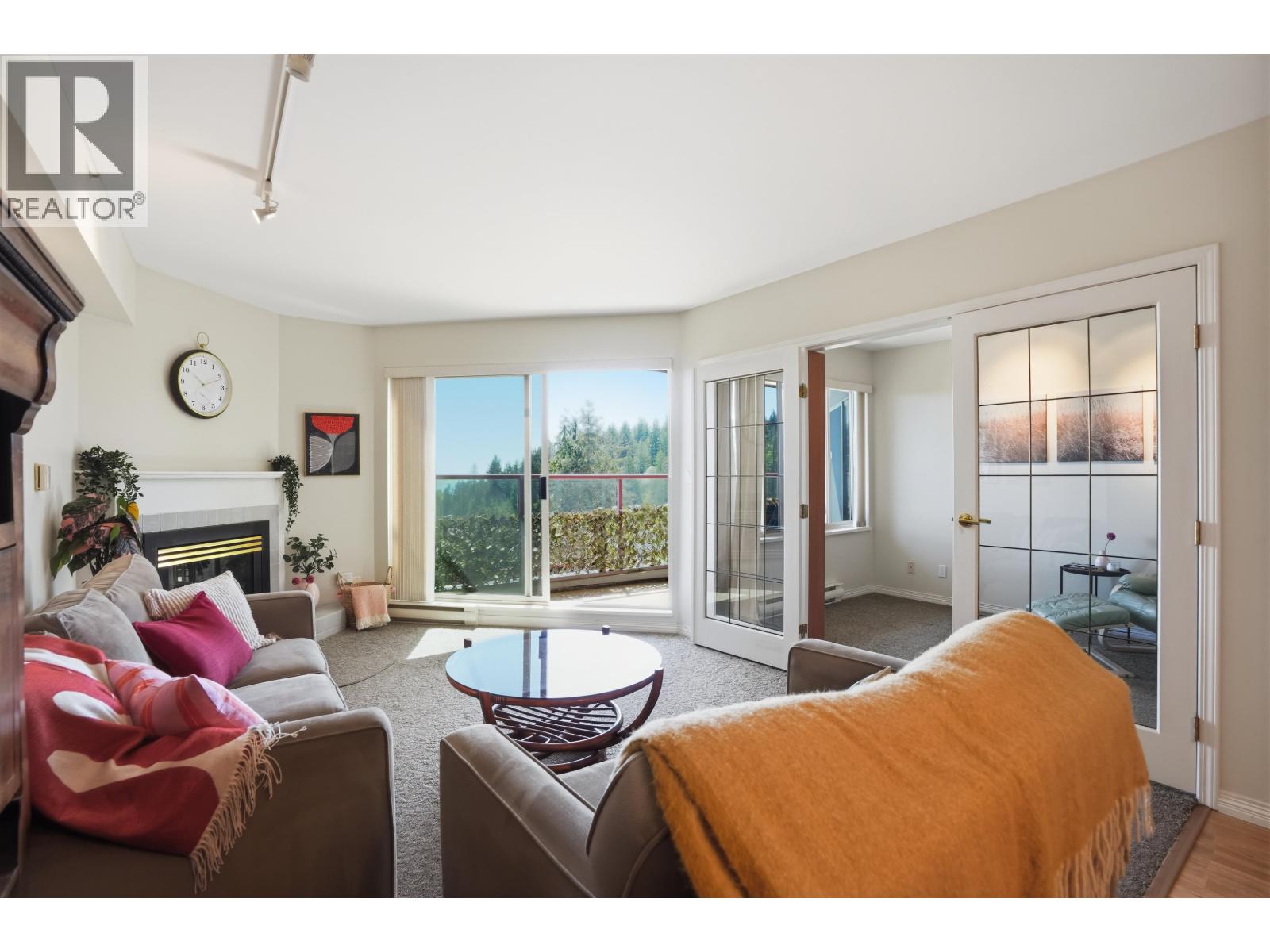 302 5780 TRAIL AVENUE, Sechelt