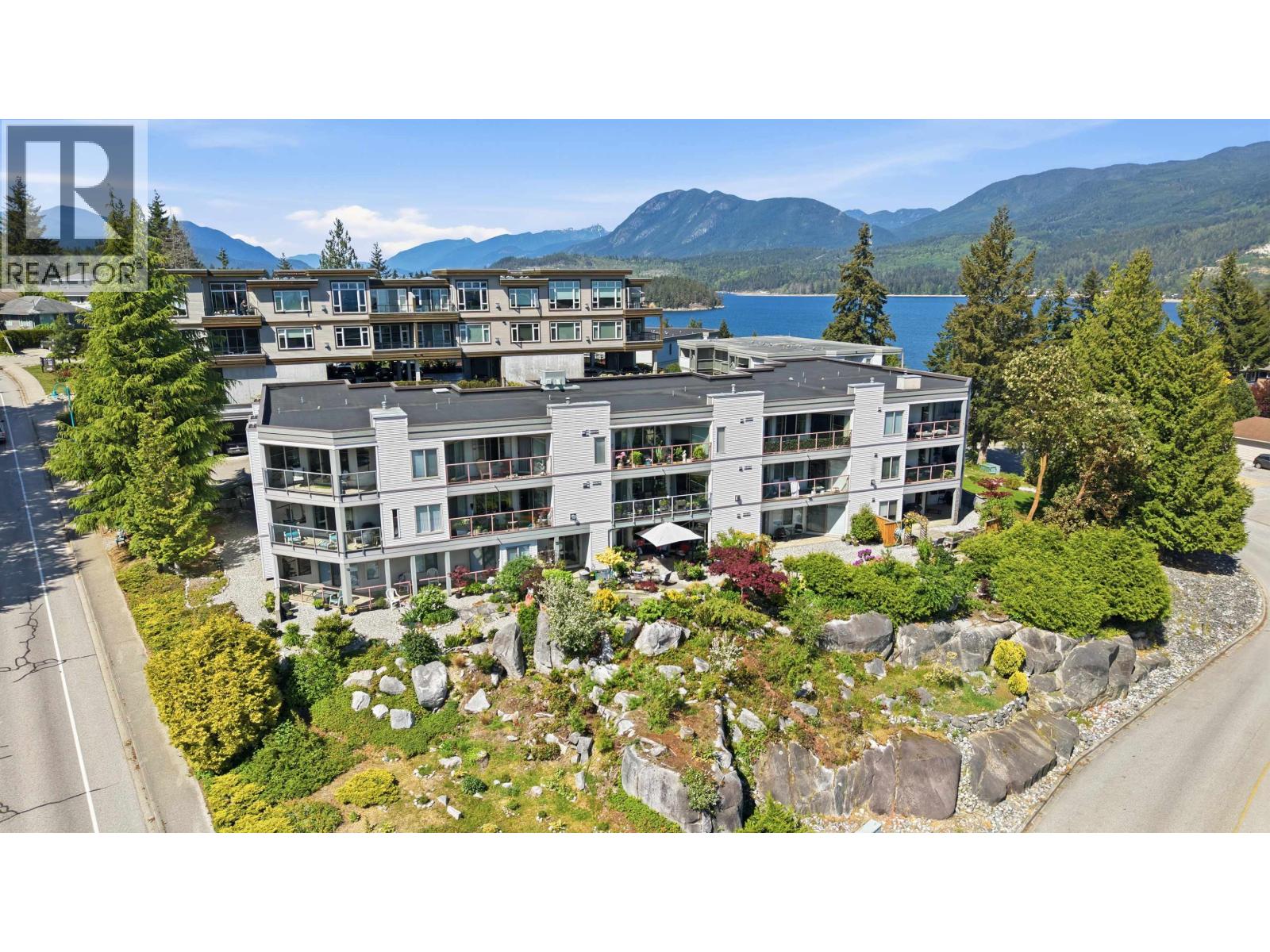 302 5780 TRAIL AVENUE, Sechelt