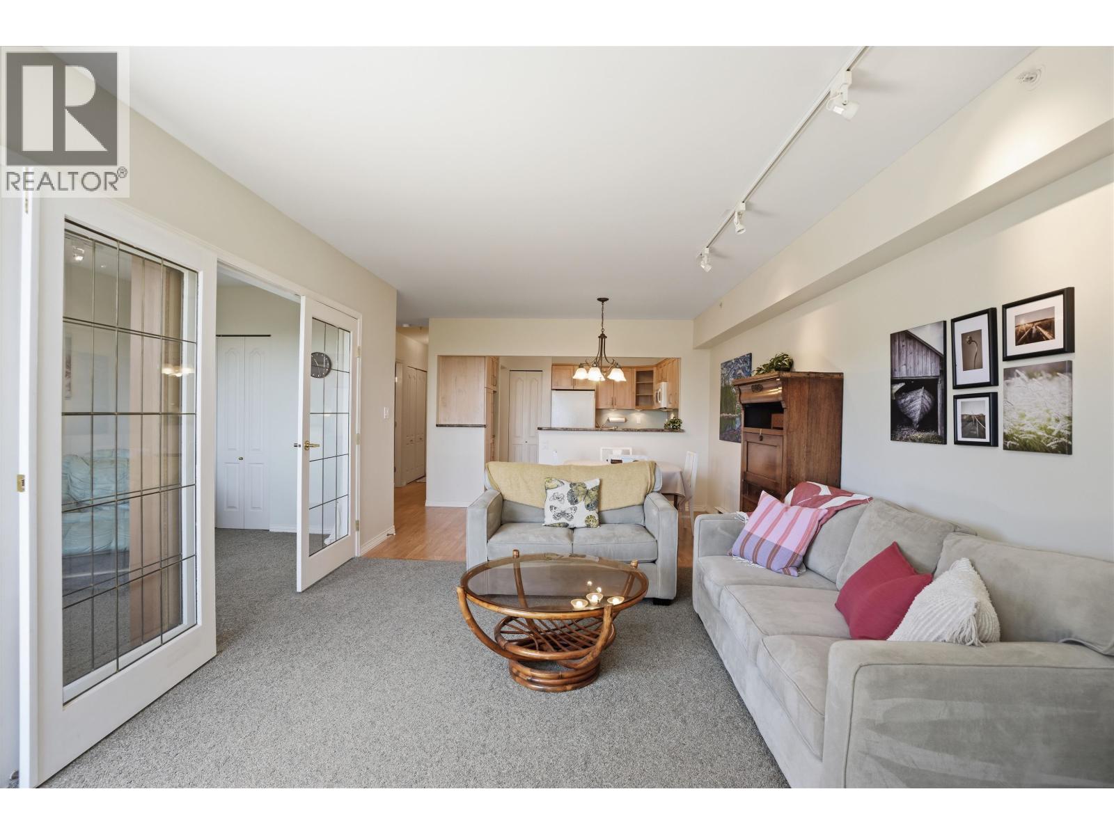 302 5780 TRAIL AVENUE, Sechelt
