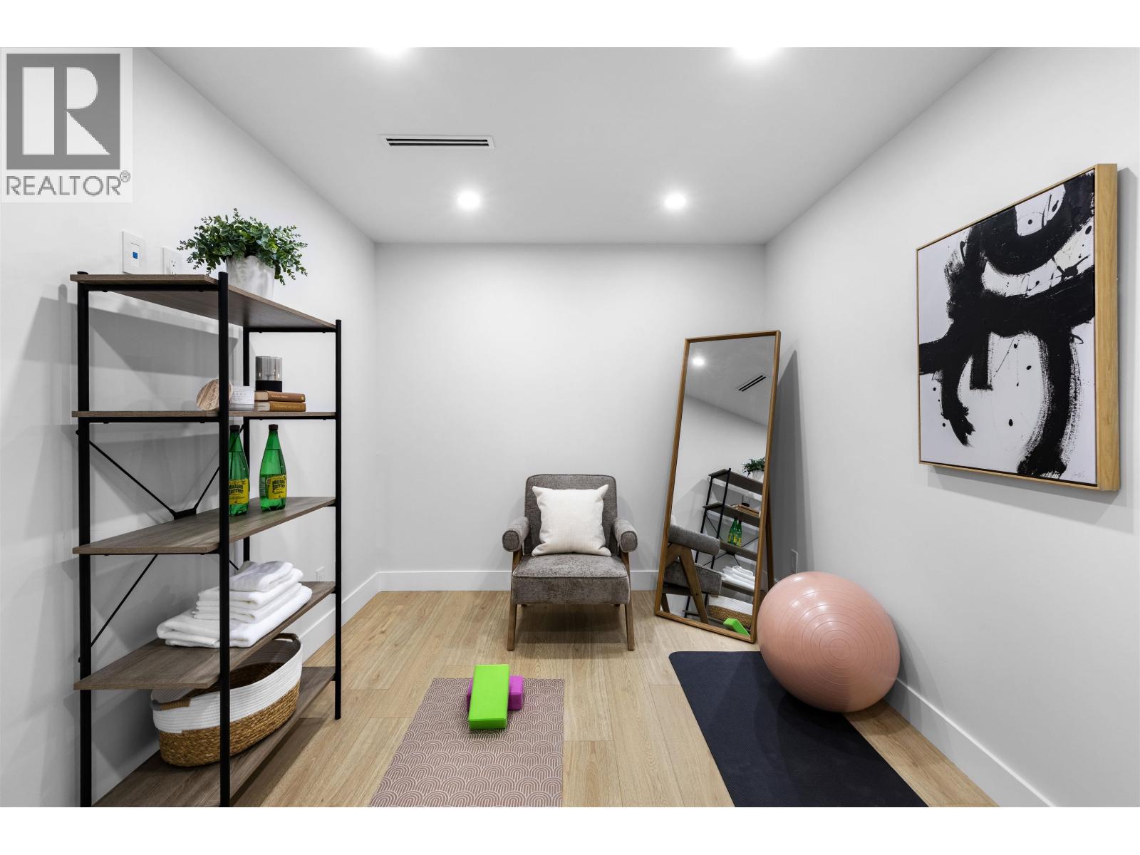 1 10 N HYTHE AVENUE, Burnaby