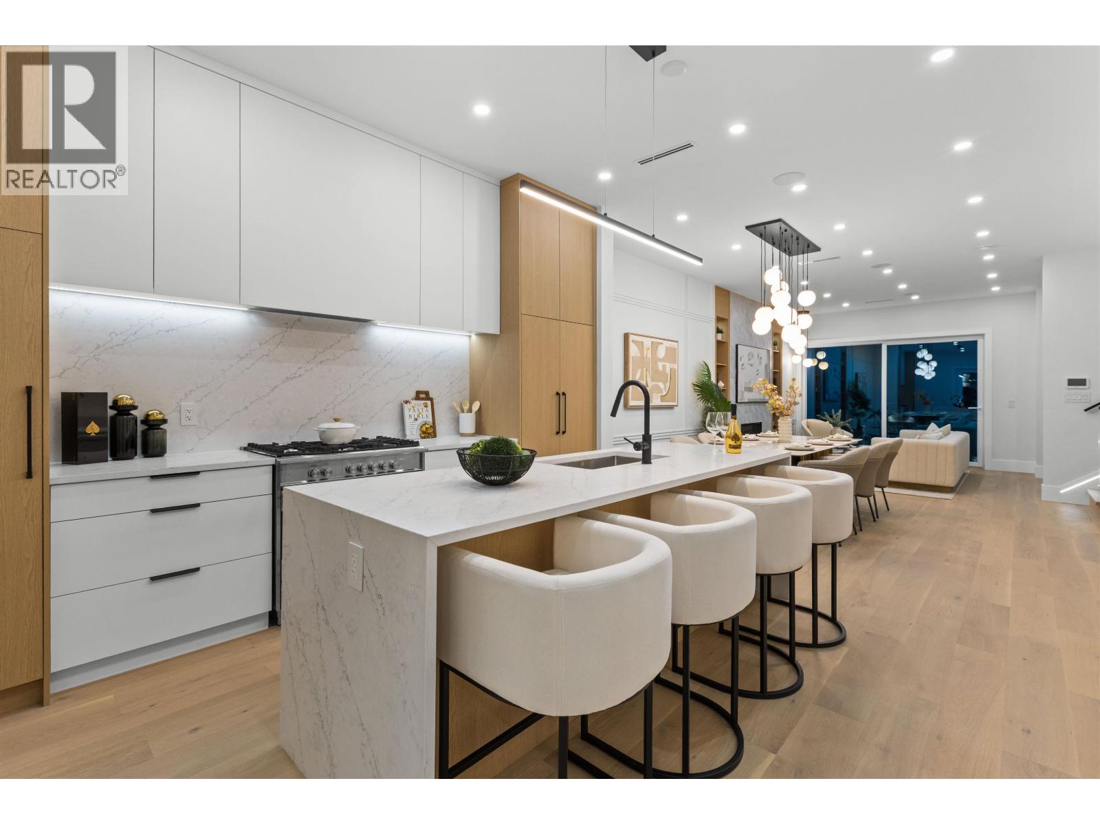 1 10 N HYTHE AVENUE, Burnaby