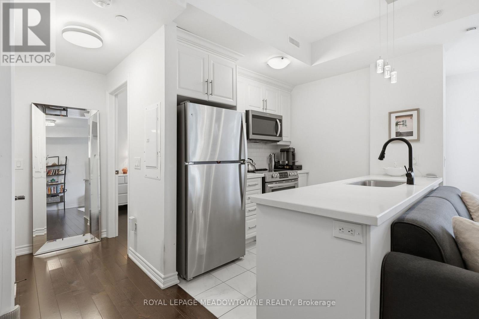 #203 215 BROADWAY STREET - 12