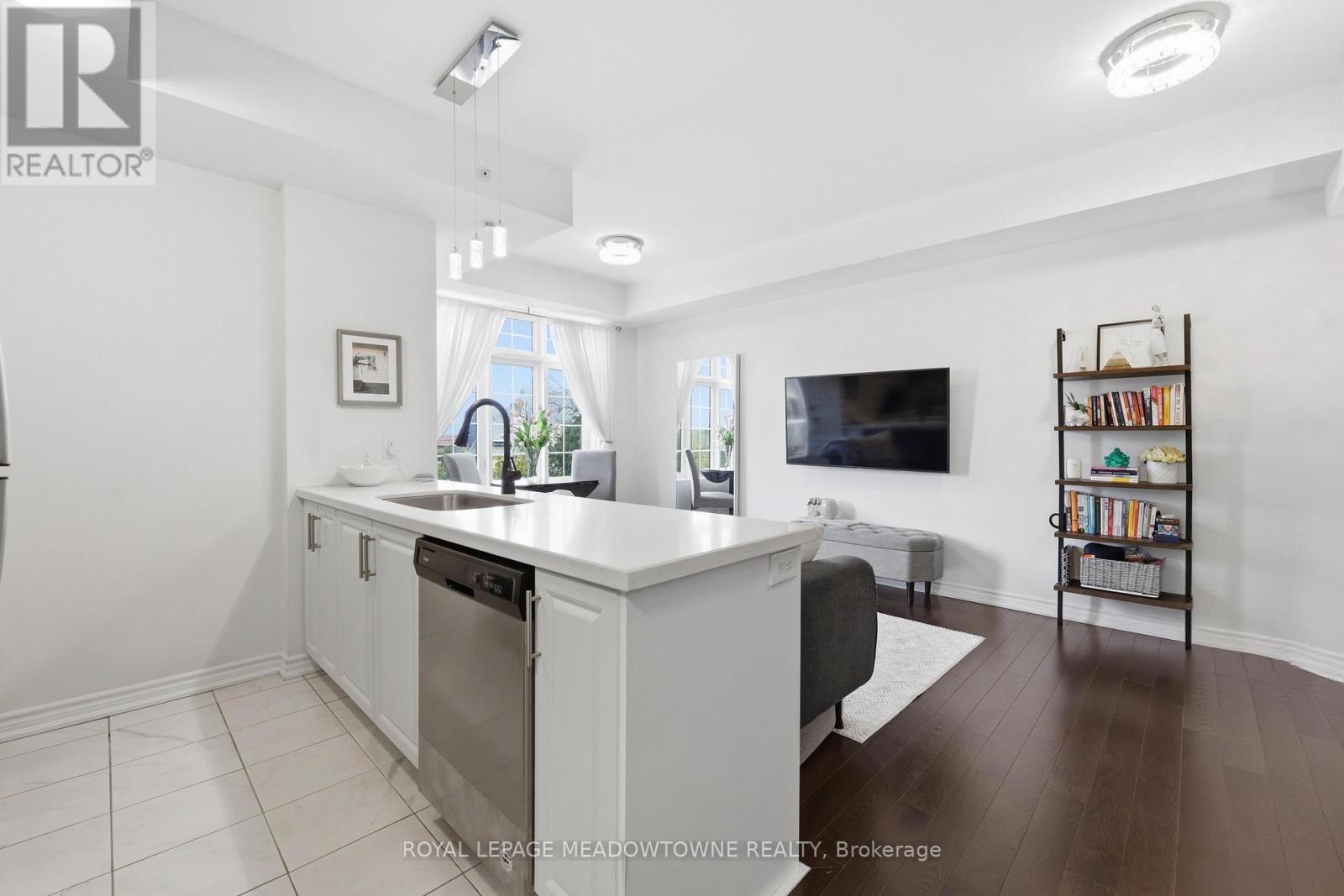 #203 215 BROADWAY STREET - 13