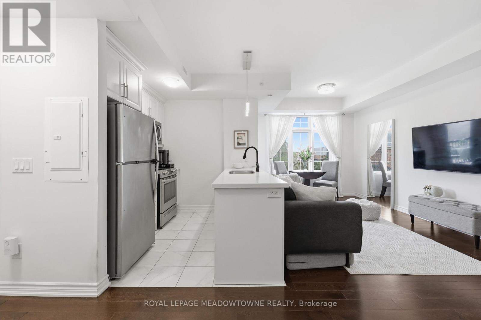 #203 215 BROADWAY STREET - 7