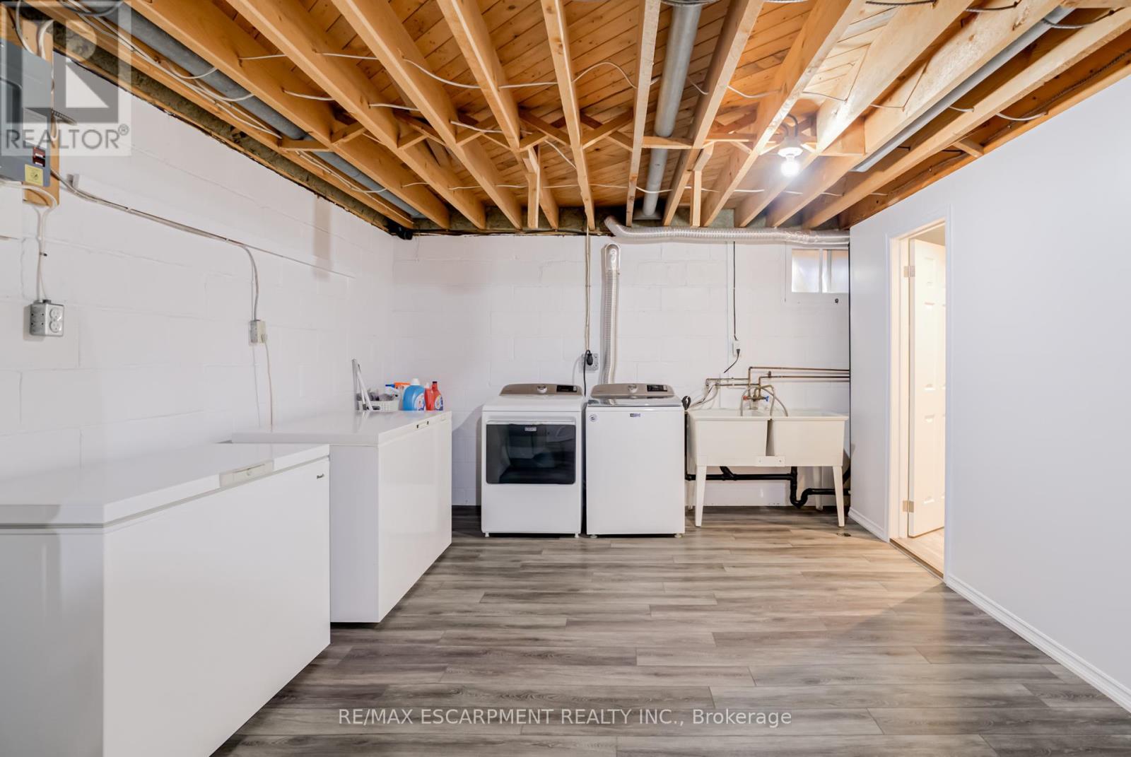 5 ALBERT STREET E - 25